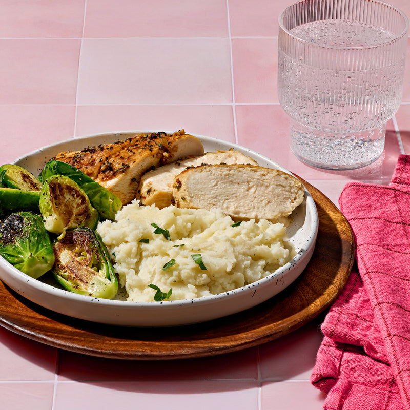 Delicious mashed potatoes with chicken and vegetables