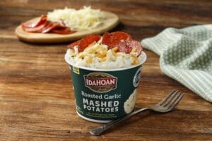 Idahoan Roasted Garlic Mashed Potatoes Cup with Pepperoni and Cheese